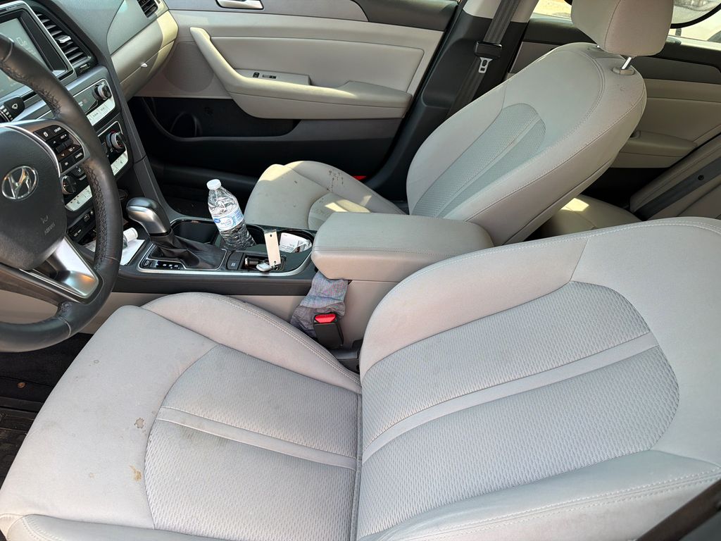 Used 2018 Black Hyundai SEL image 9