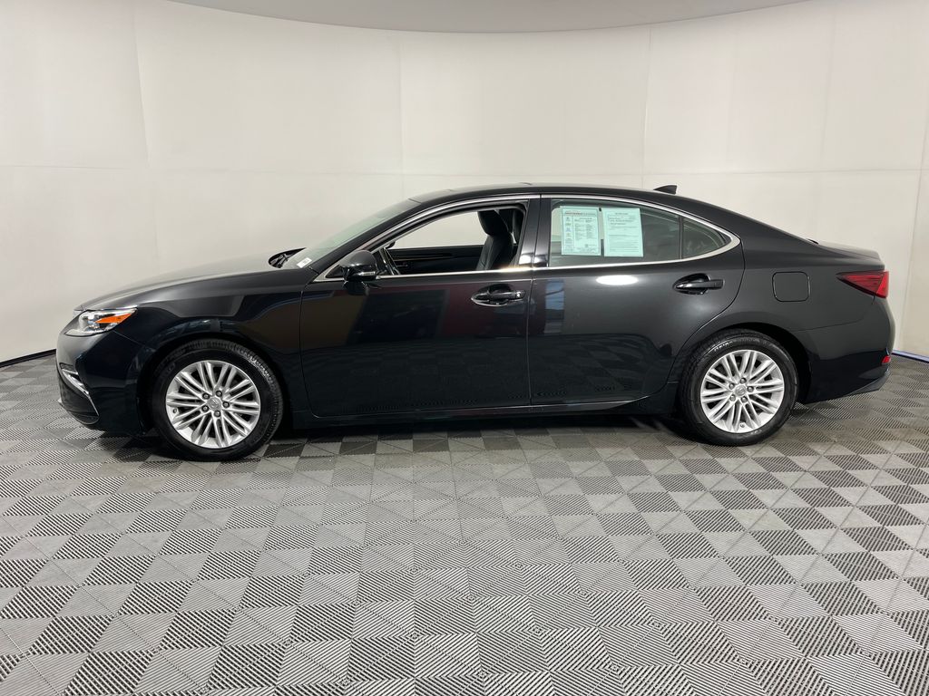 Thumbnail: 2016 Lexus ES - 2