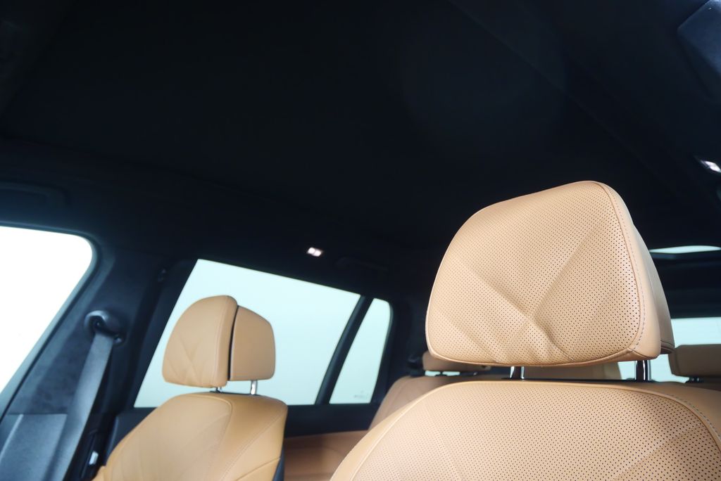 Thumbnail: 2027 BMW X7 - 11