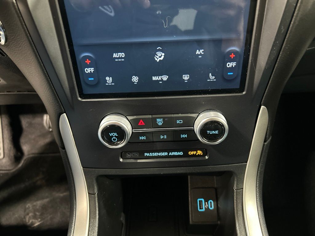 used 2024 Ford Edge car, priced at $29,917