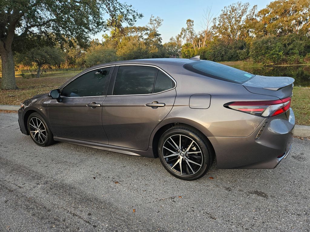 2023 Toyota Camry SE 3