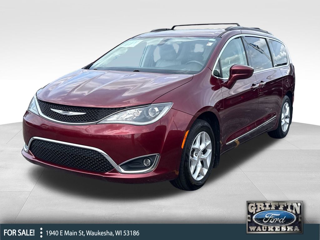 2017 Chrysler Pacifica Touring-L's photo