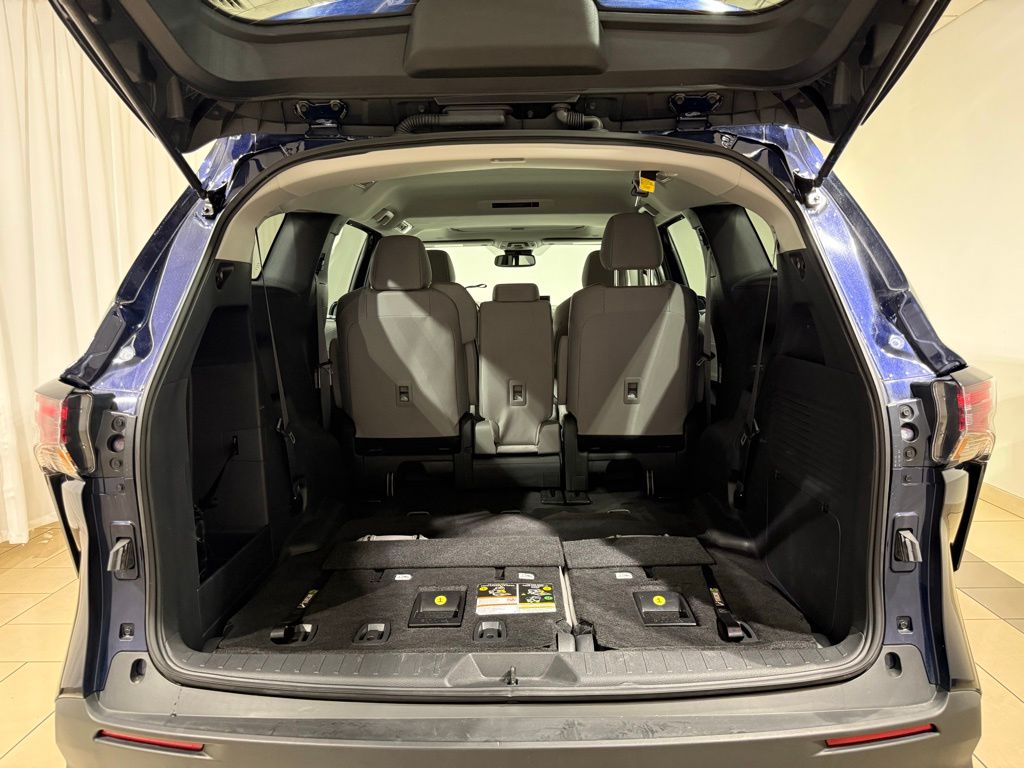 Thumbnail: 2025 Toyota Sienna - 12
