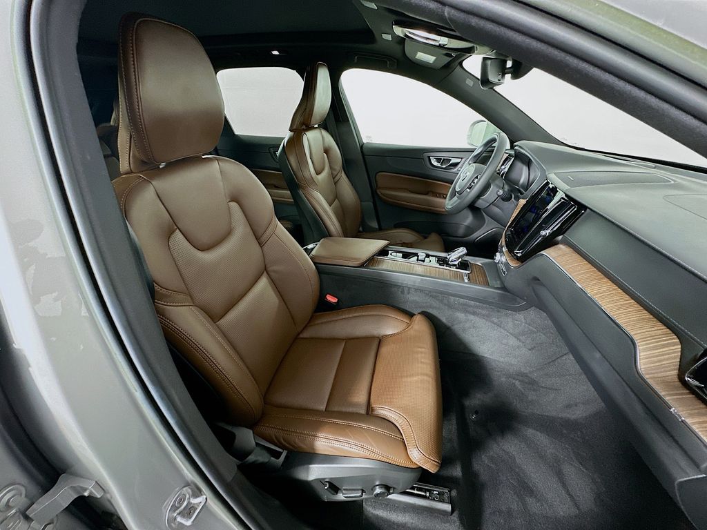 2022 Volvo XC60 B5 Inscription 28