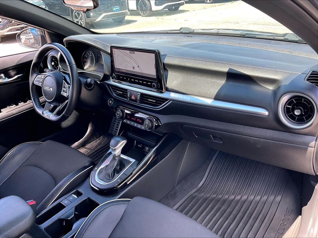 2023 Kia Forte — photo 13