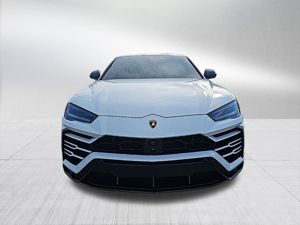 2022 Lamborghini Urus Base 2