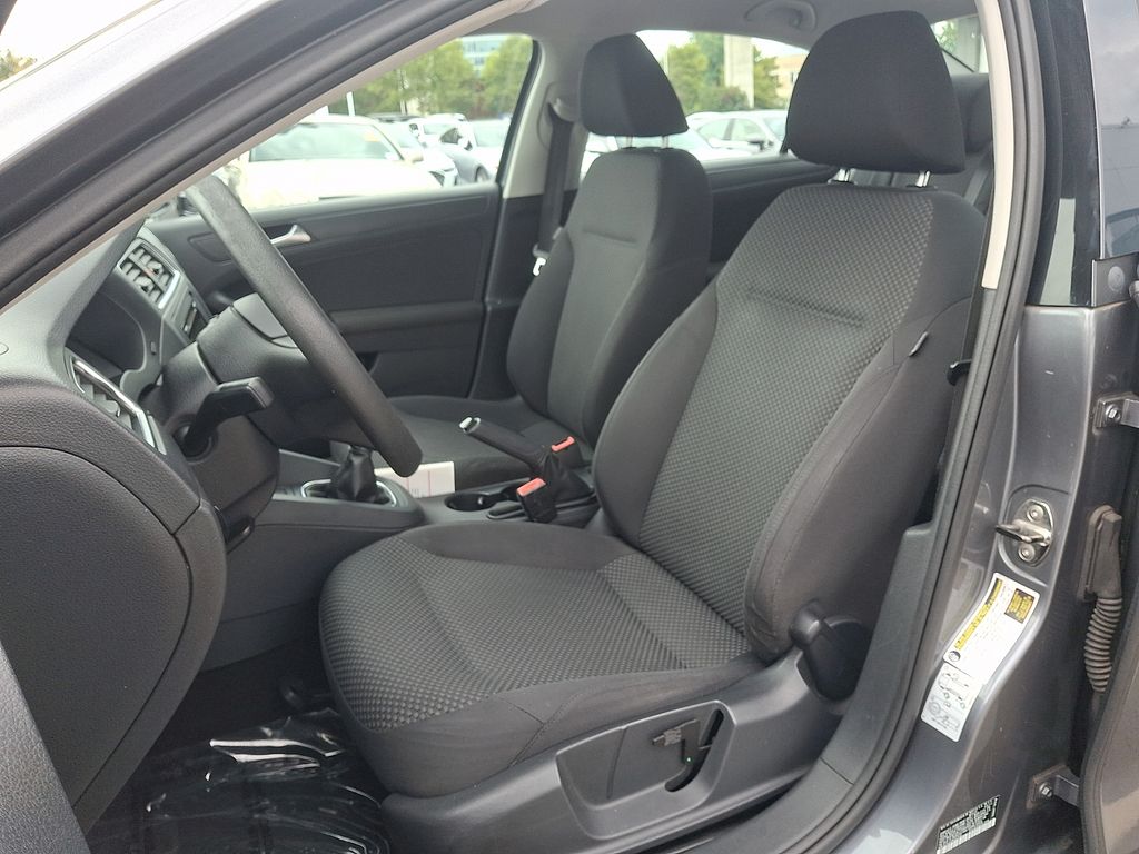 Thumbnail: 2012 Volkswagen Jetta - 13