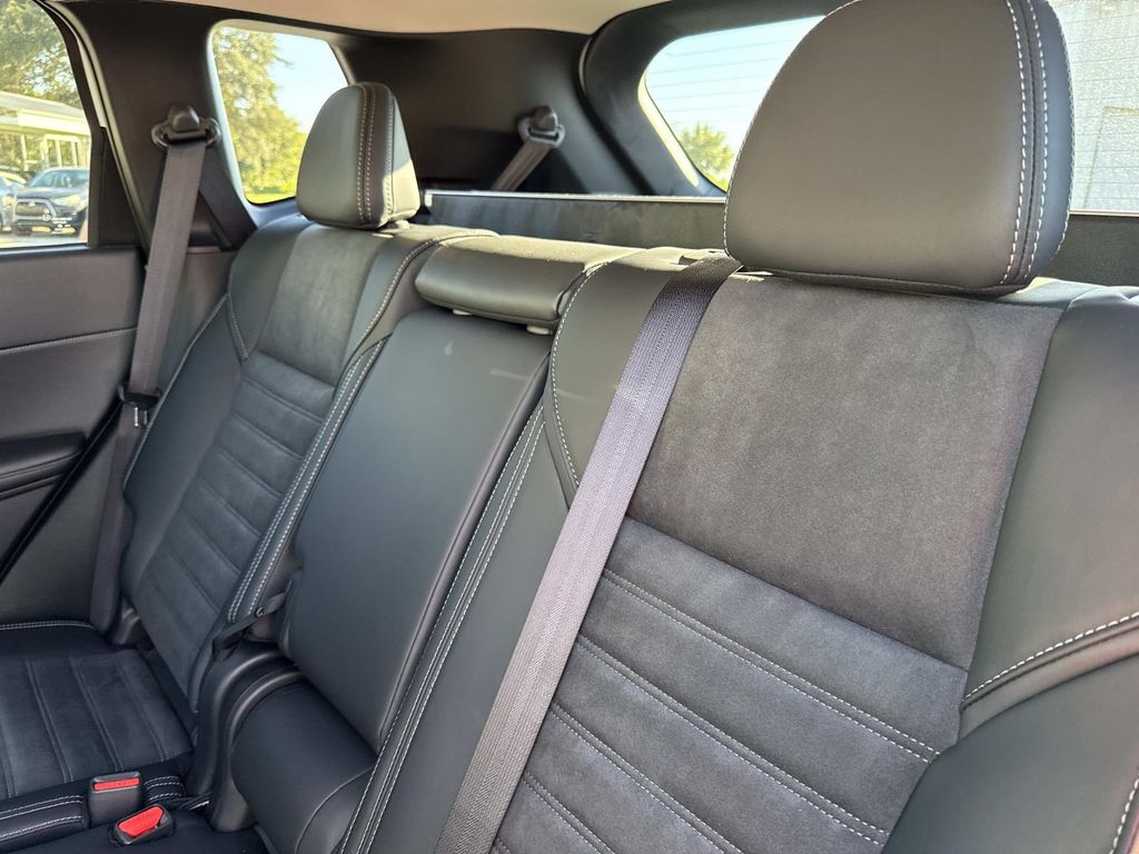 2025 Mitsubishi Outlander Plug-in Hybrid SE - Photo 14