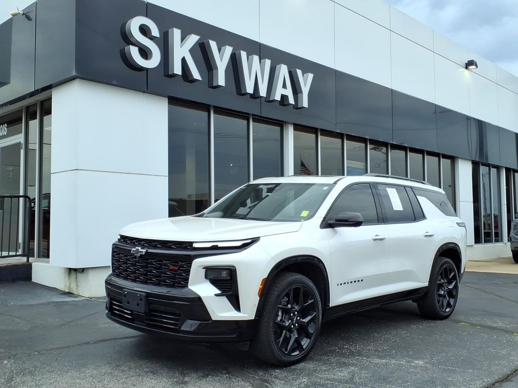 White (Iridescent Pearl Tricoat) 2024 Chevrolet Traverse SUV / Crossover Four-Wheel Drive 8-Speed Automatic