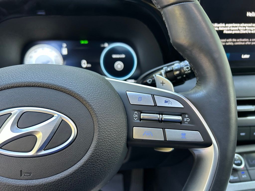 Used 2025 White Hyundai SEL Premium image 21