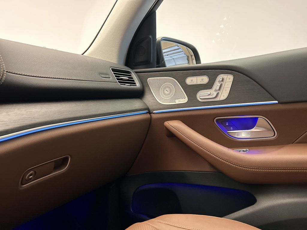 Thumbnail: 2026 Mercedes-Benz GLS - 21