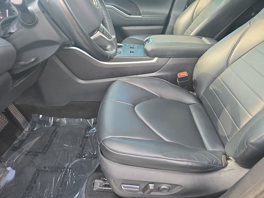 Used 2023 Toyota Highlander SUV
