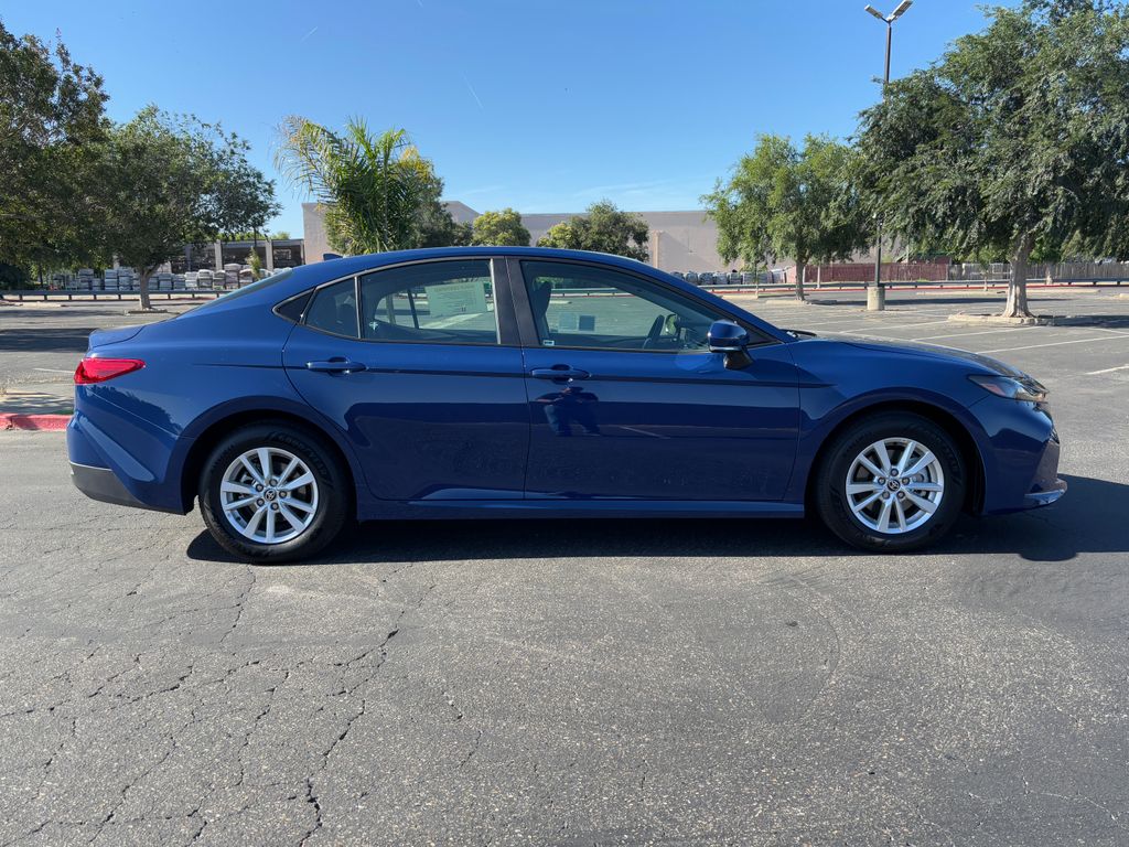 2025 Toyota Camry LE 4