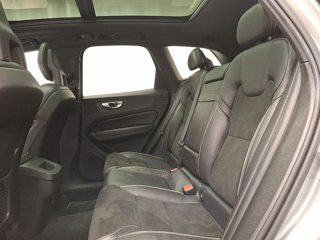 Thumbnail: 2018 Volvo XC60 - 10