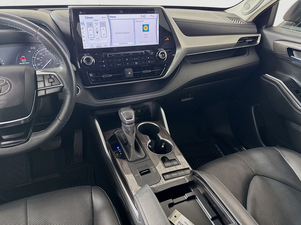 Thumbnail: 2020 Toyota Highlander - 23