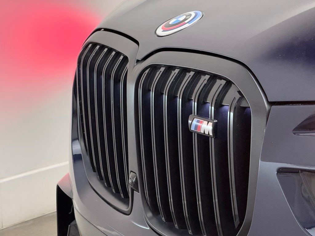 Thumbnail: 2023 BMW X7 - 9