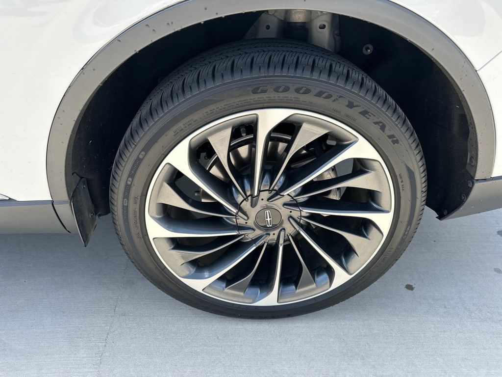 2021 Pristine White Lincoln Aviator Reserve AWD SUV