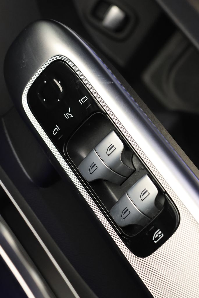 Thumbnail: 2025 Mercedes-Benz GLC - 29