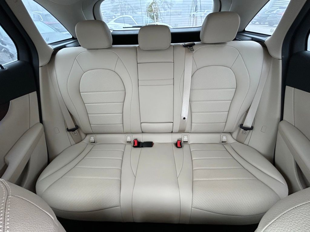 Used 2022  Mercedes-Benz GLC 300 image 13