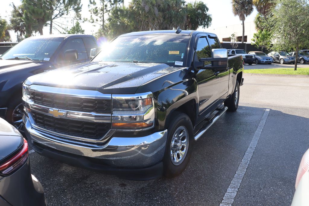 2018 Chevrolet Silverado 1500 LT Hero Image