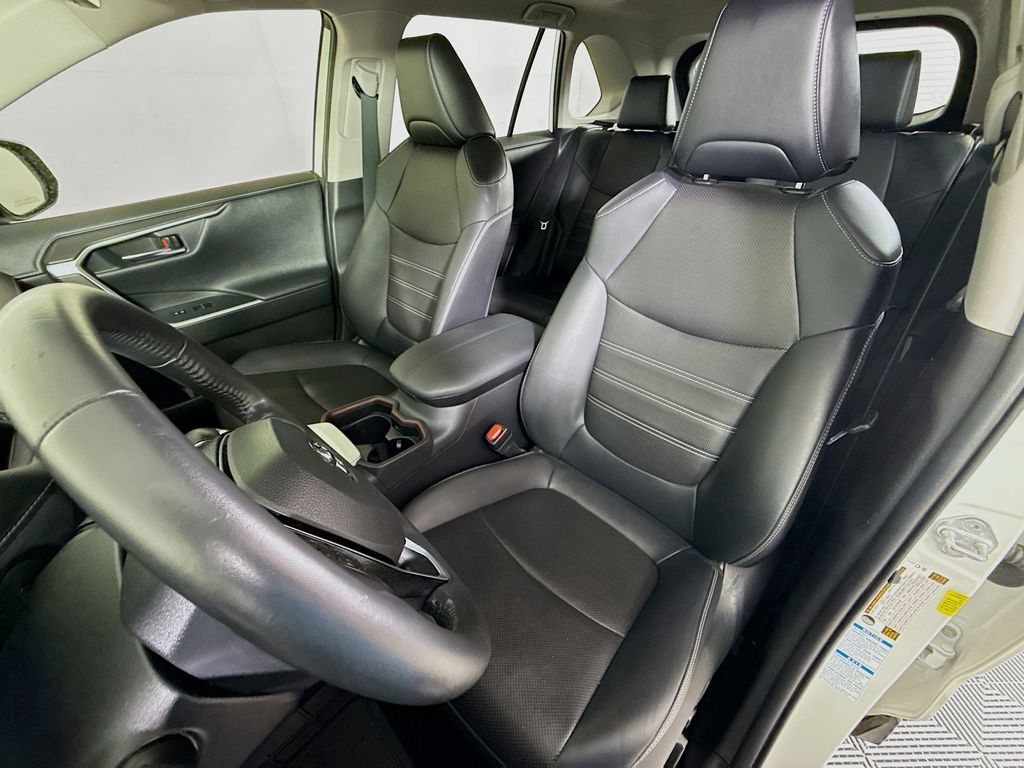 Thumbnail: 2021 Toyota RAV4 - 21