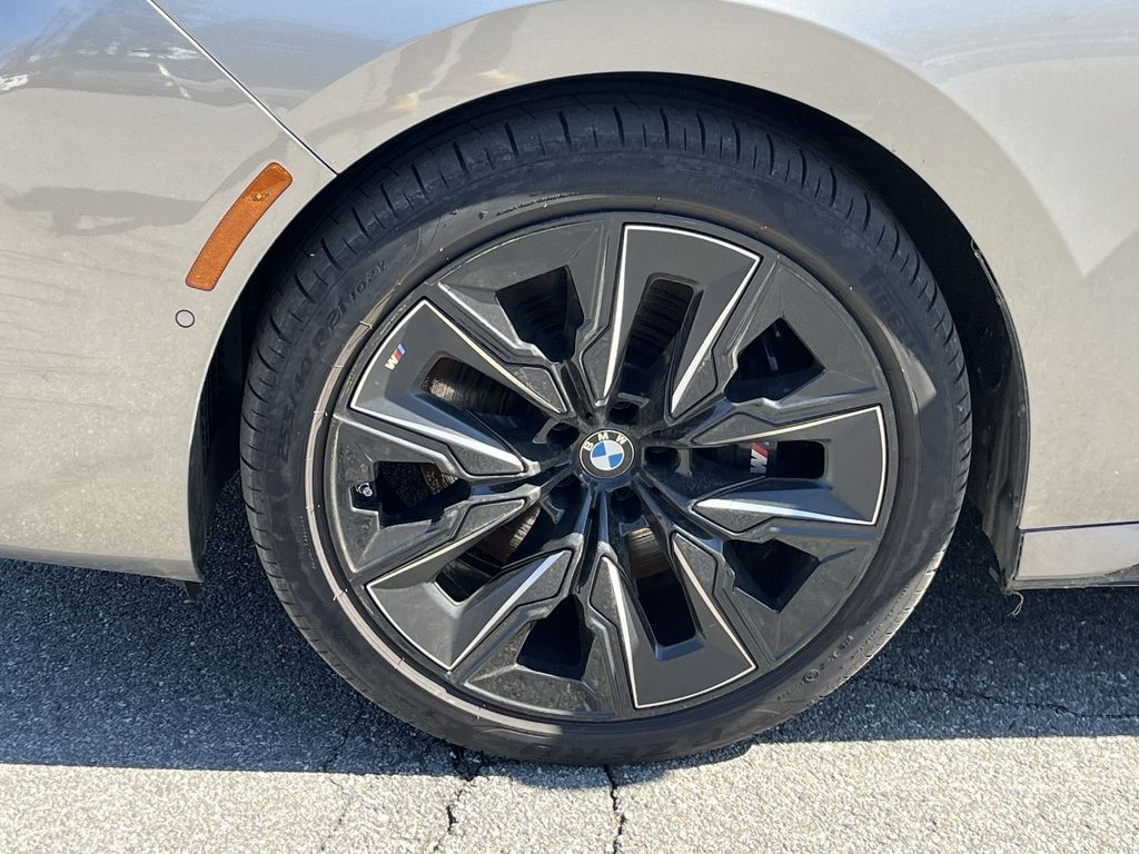 Thumbnail: 2023 BMW 7 Series - 10