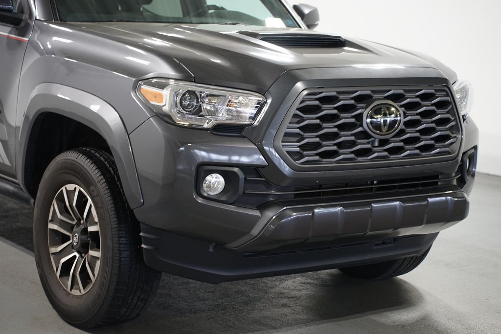 Thumbnail: 2021 Toyota Tacoma - 4