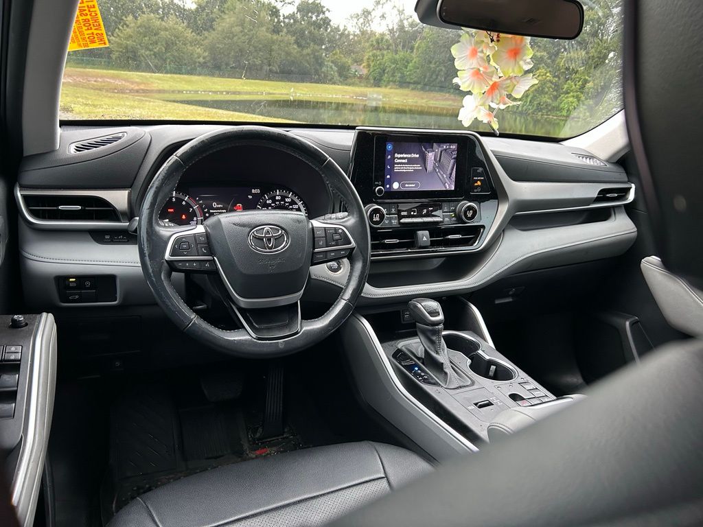 Thumbnail: 2023 Toyota Highlander - 11
