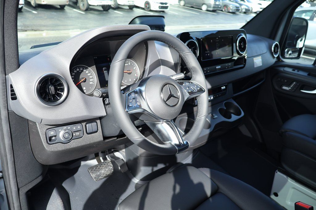 Thumbnail: 2026 Mercedes-Benz Sprinter - 3
