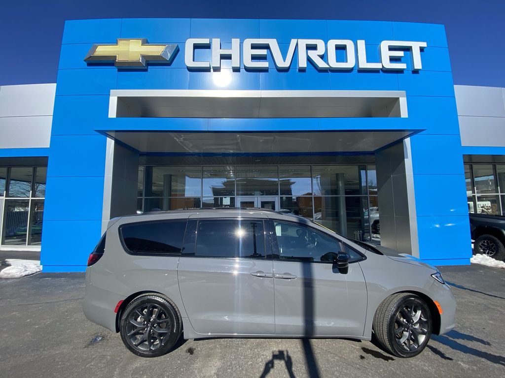 Photo of 2025 CHRYSLER PACIFICA