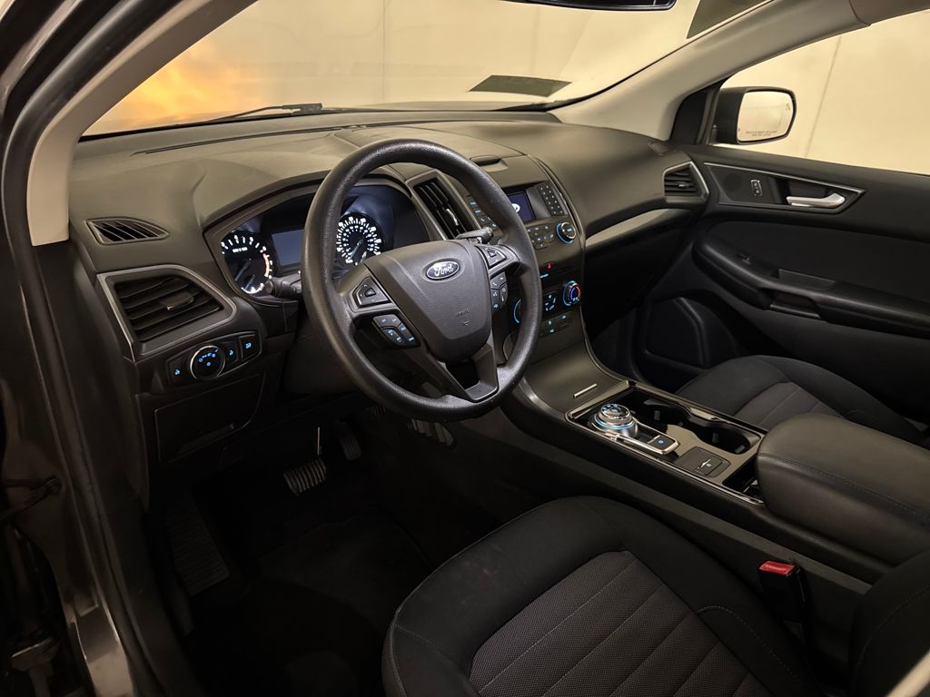 2019 Ford Edge SE photo 3