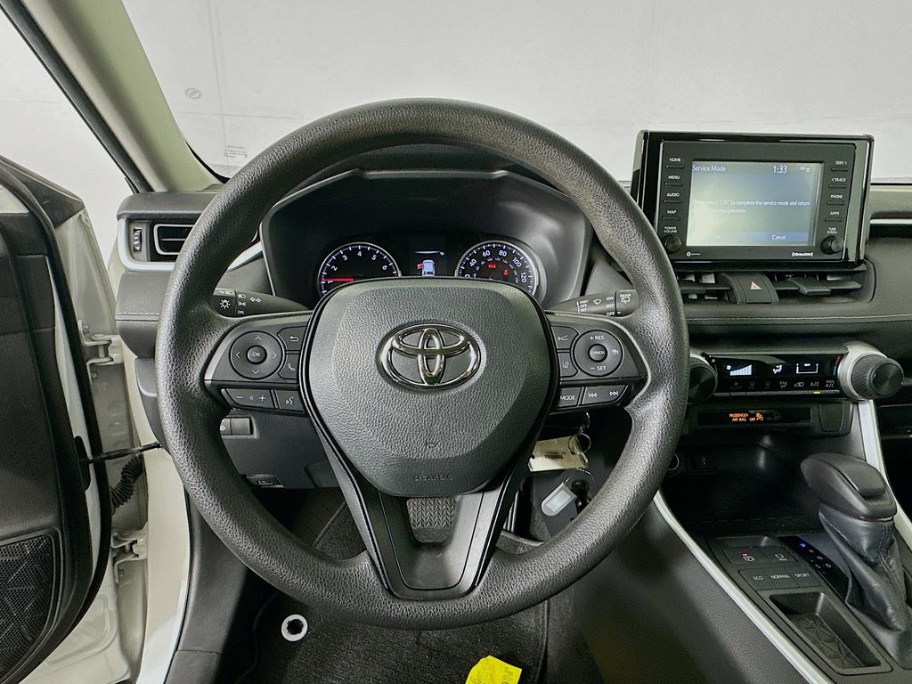 2022 Toyota RAV4 LE 11