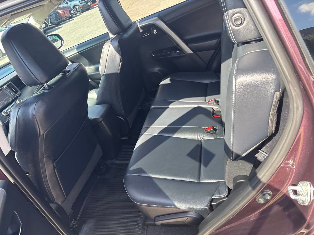 Thumbnail: 2016 Toyota RAV4 - 20