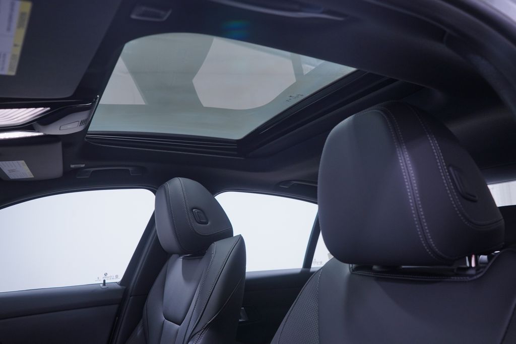 2025 BMW 3 Series 330i 8
