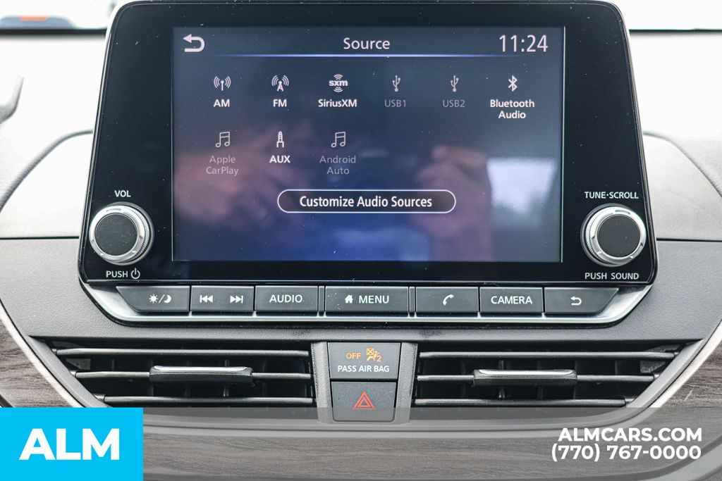 Used 2025 White Nissan 2.5 SV image 36