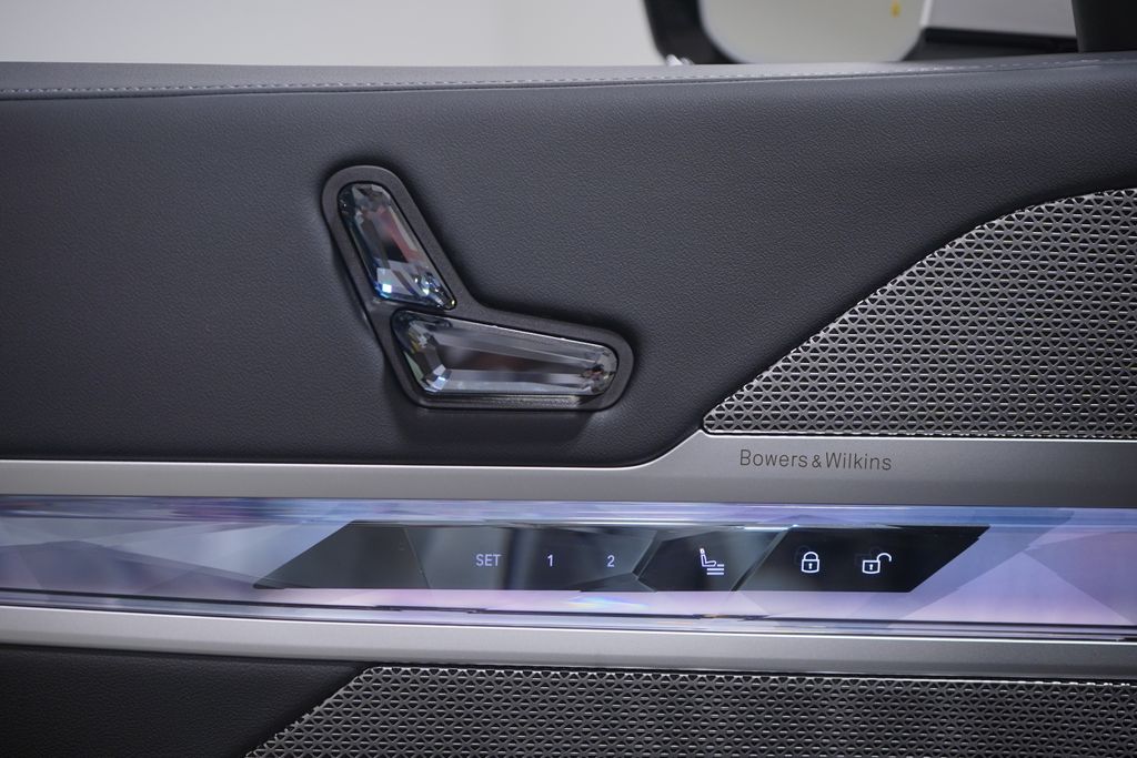 2025 BMW 7 Series 740i 15