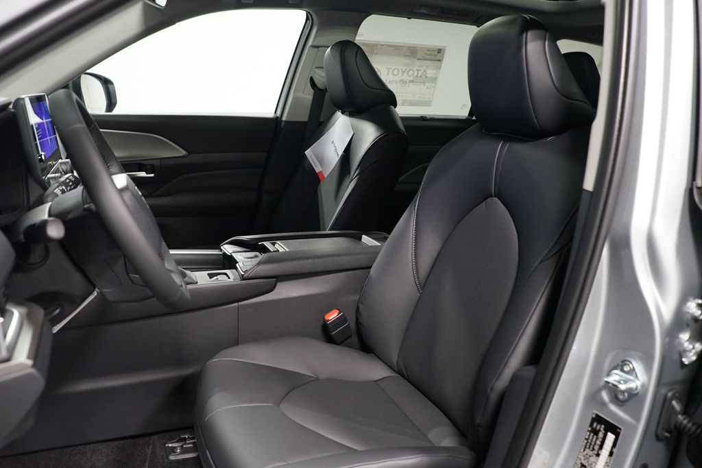 Thumbnail: 2025 Toyota Grand Highlander - 26