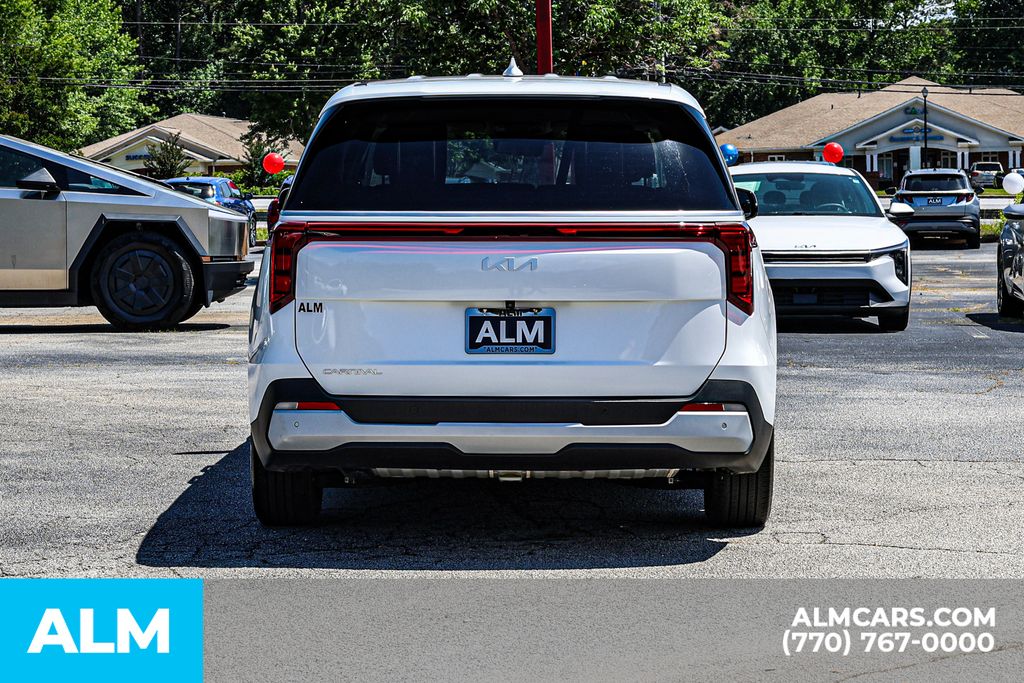 Used 2025 White Kia LXS image 11