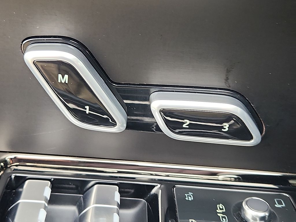 Thumbnail: 2023 Land Rover Range Rover - 27