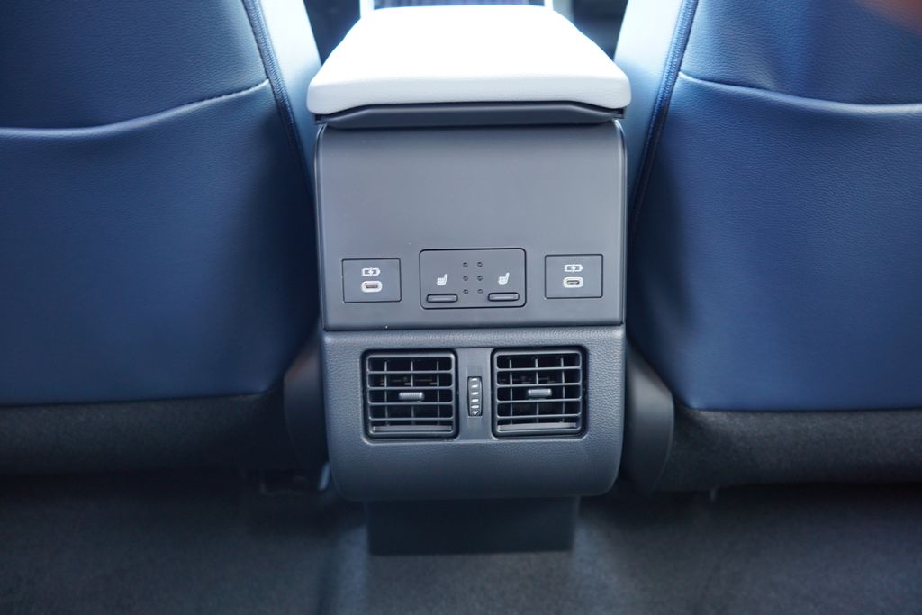 2025 Subaru Solterra Limited 18