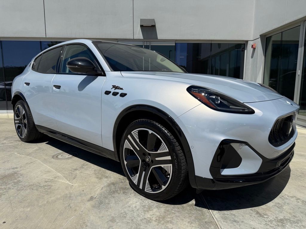 Bianco Astro 2025 Maserati Grecale SUV / Crossover All-Wheel Drive 1-Speed Automatic