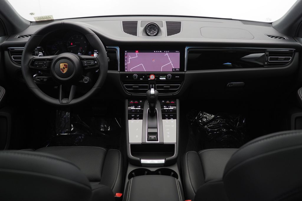 Thumbnail: 2026 Porsche Macan - 15