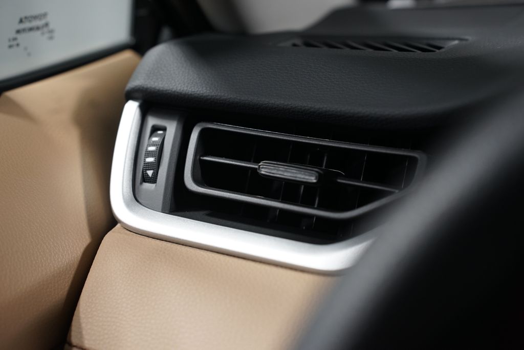 Thumbnail: 2025 Toyota RAV4 - 25