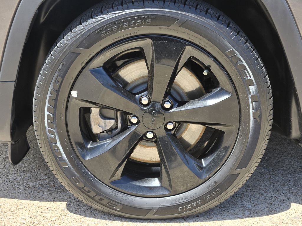 used 2020 Jeep Cherokee car, priced at $19,492