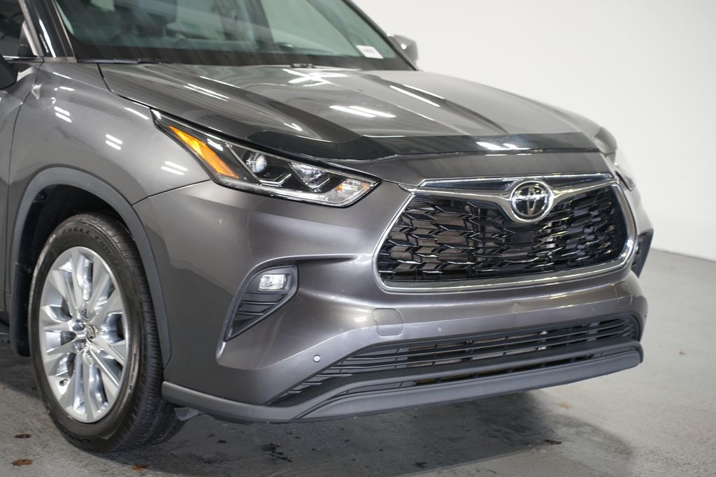 Thumbnail: 2023 Toyota Highlander - 4