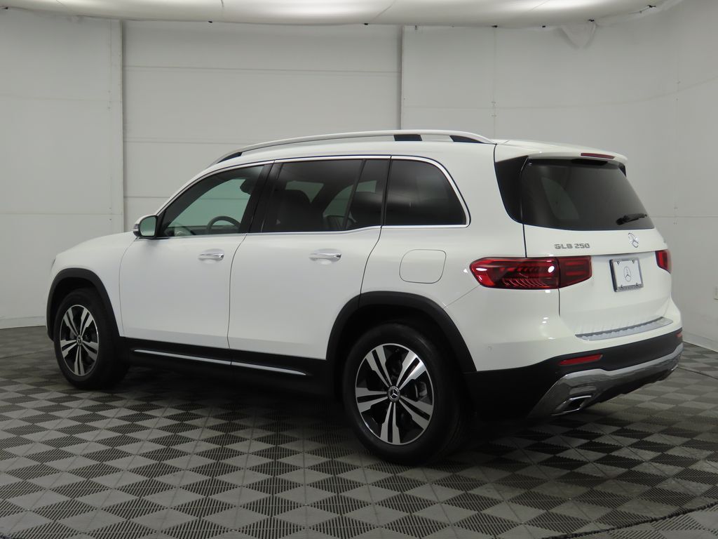 2025 Mercedes-Benz GLB 250 7