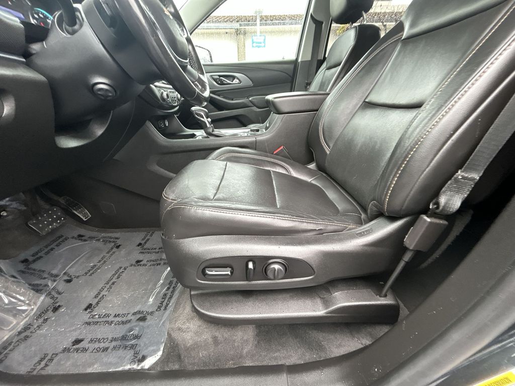 Thumbnail: 2020 Chevrolet Traverse - 12