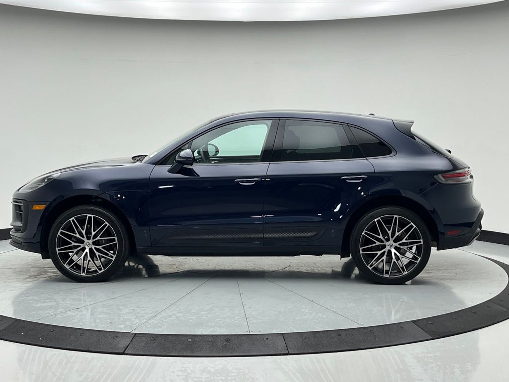 Thumbnail: 2022 Porsche Macan - 2