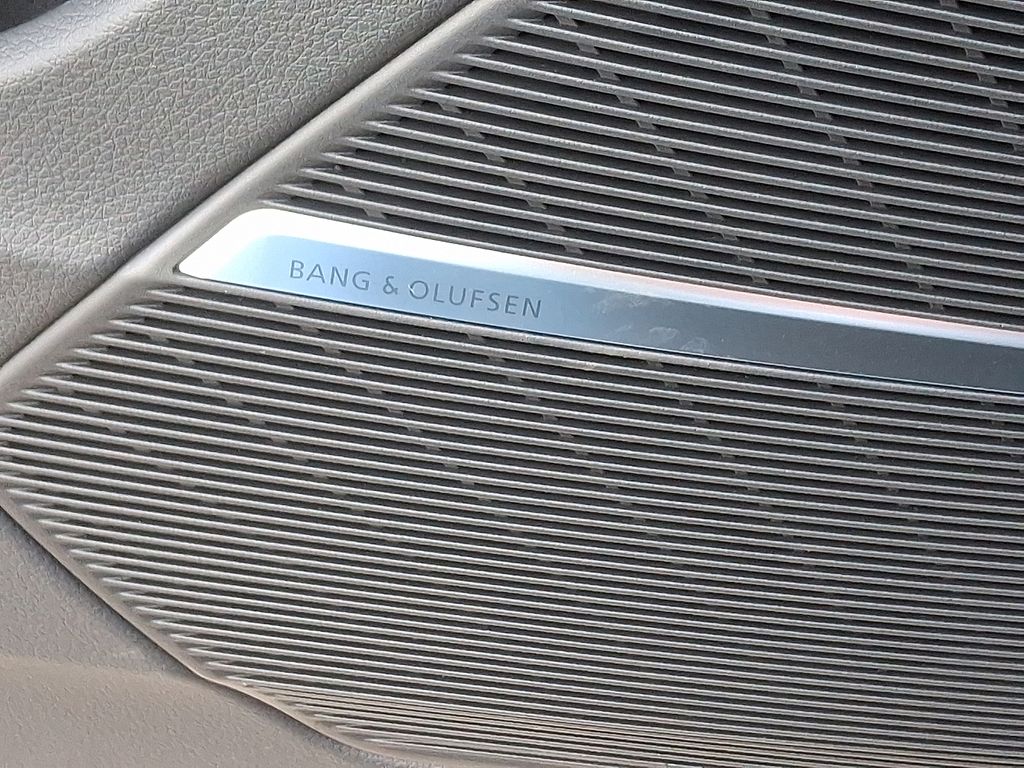 Thumbnail: 2026 Audi RS Q8 - 20