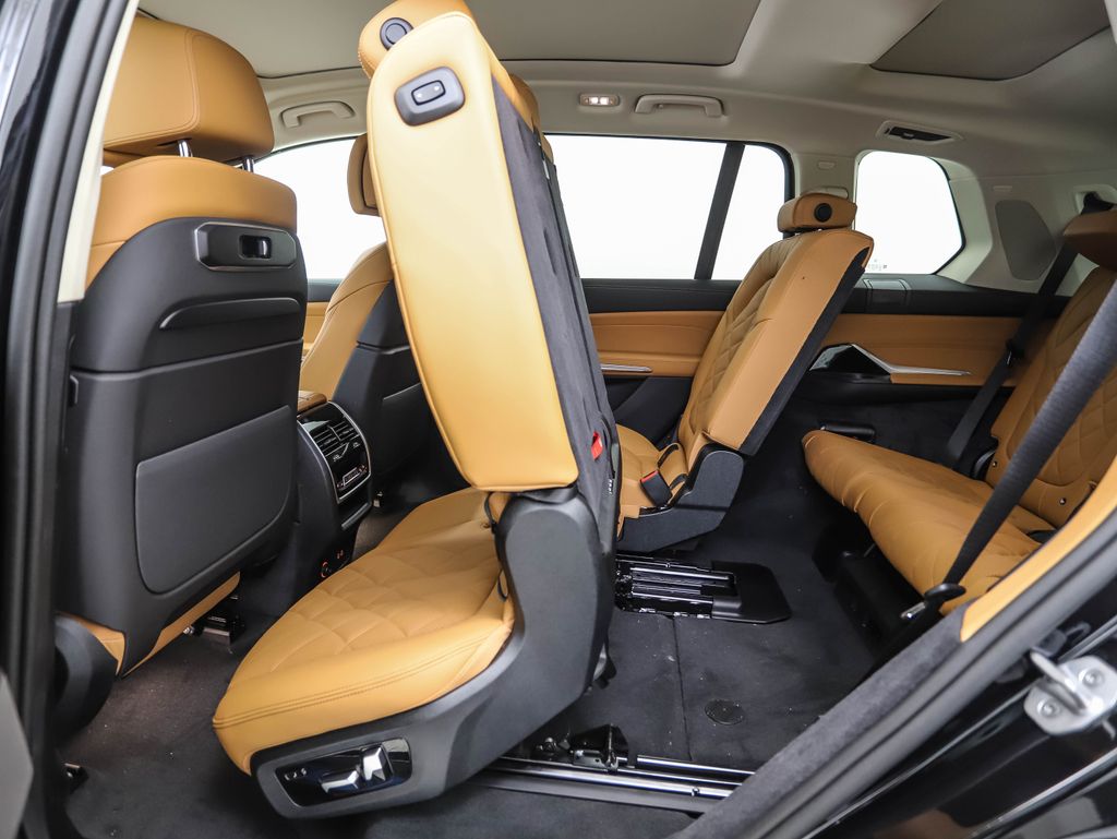 Thumbnail: 2026 BMW X7 - 25